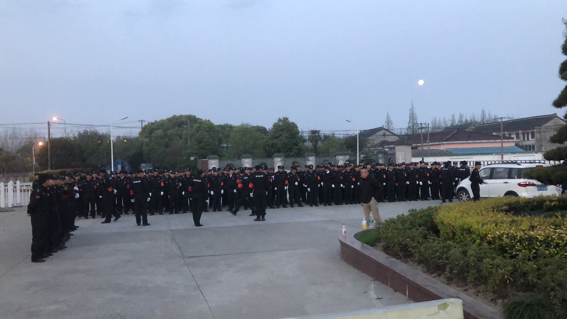 清明安保2.jpg 清明安保2.jpg